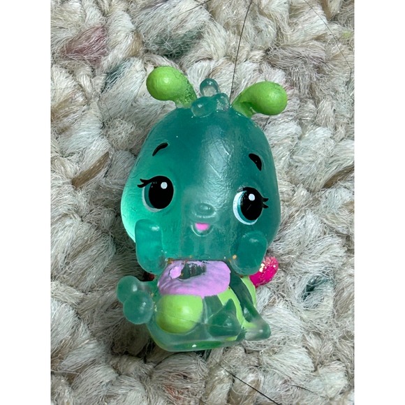 Hatchimals Colleggtibles Figures Lot of 4 Translucent Purple Pink Green Season 4 - Picture 2 of 9